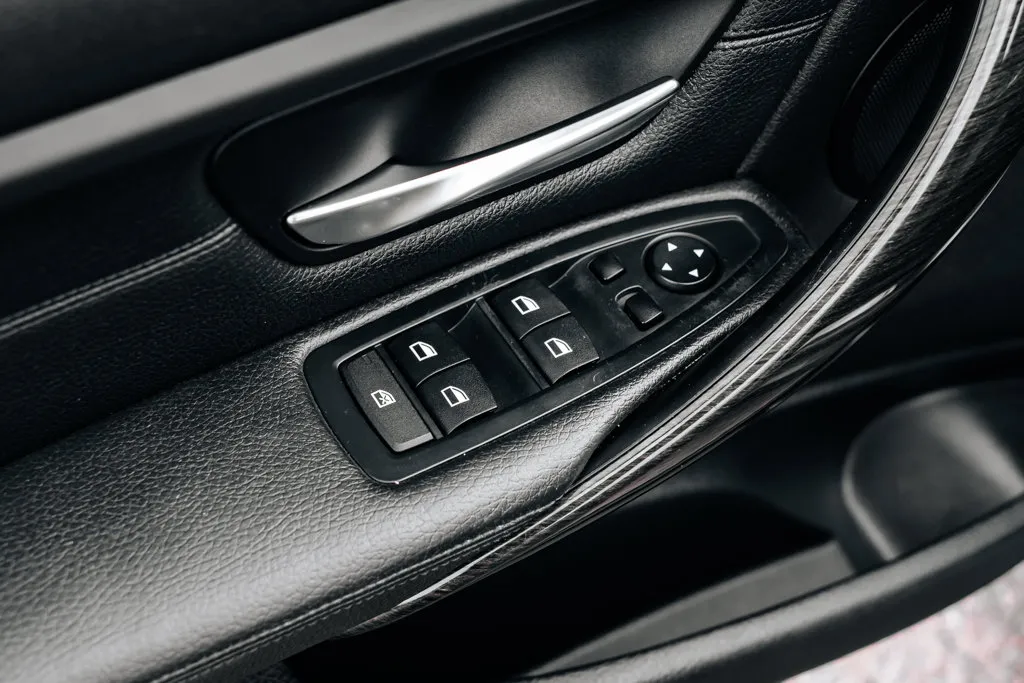 BMW 3 Series photo 21