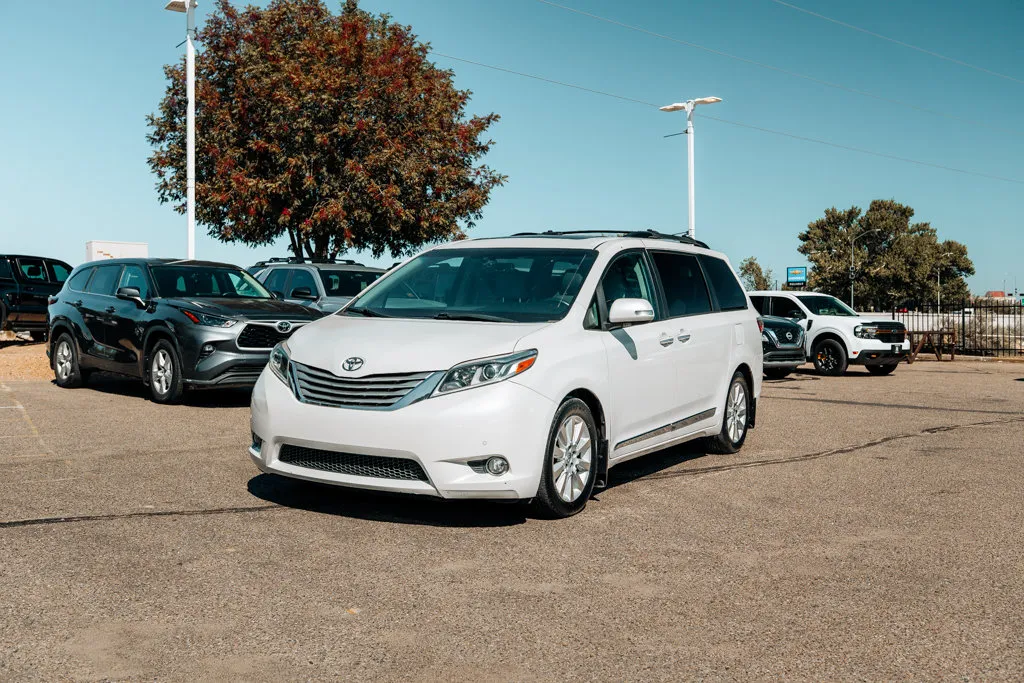Toyota Sienna photo 3