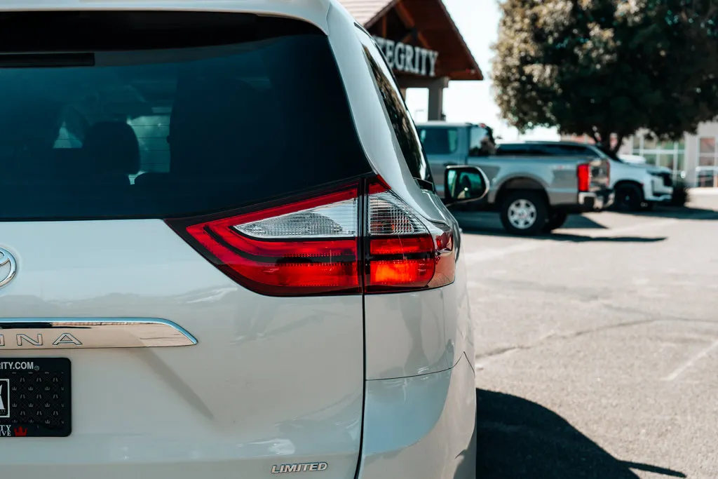 Toyota Sienna photo 13