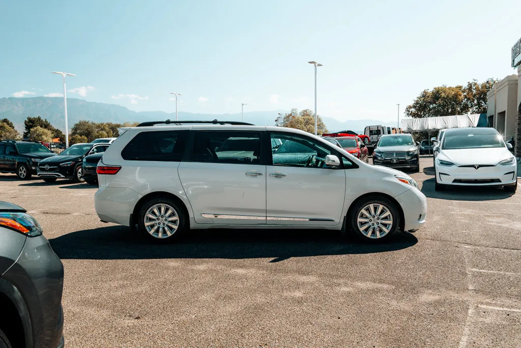 Toyota Sienna photo 8