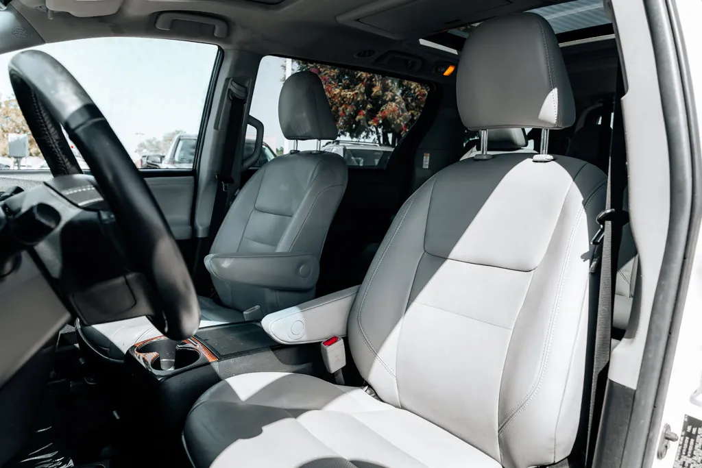 Toyota Sienna photo 19