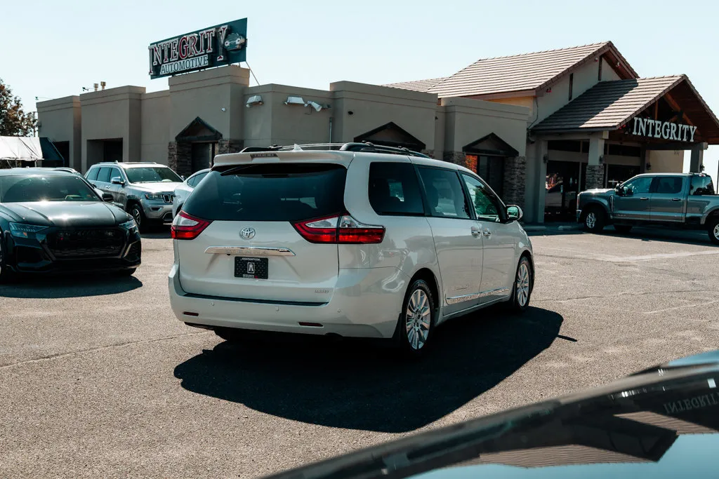 Toyota Sienna photo 7