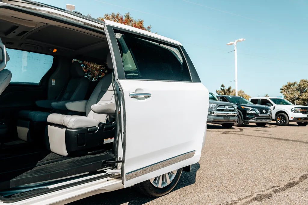 Toyota Sienna photo 46