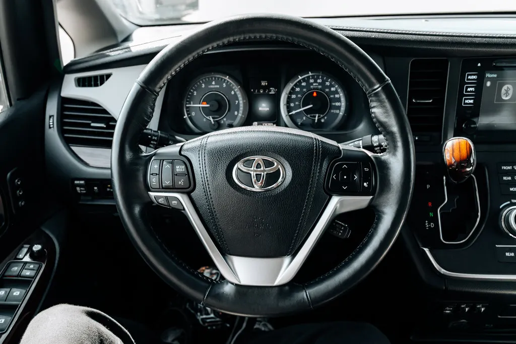 Toyota Sienna photo 23