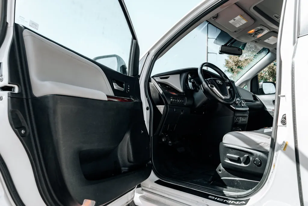 Toyota Sienna photo 21