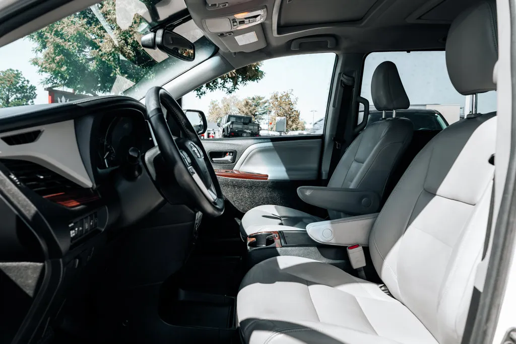 Toyota Sienna photo 18
