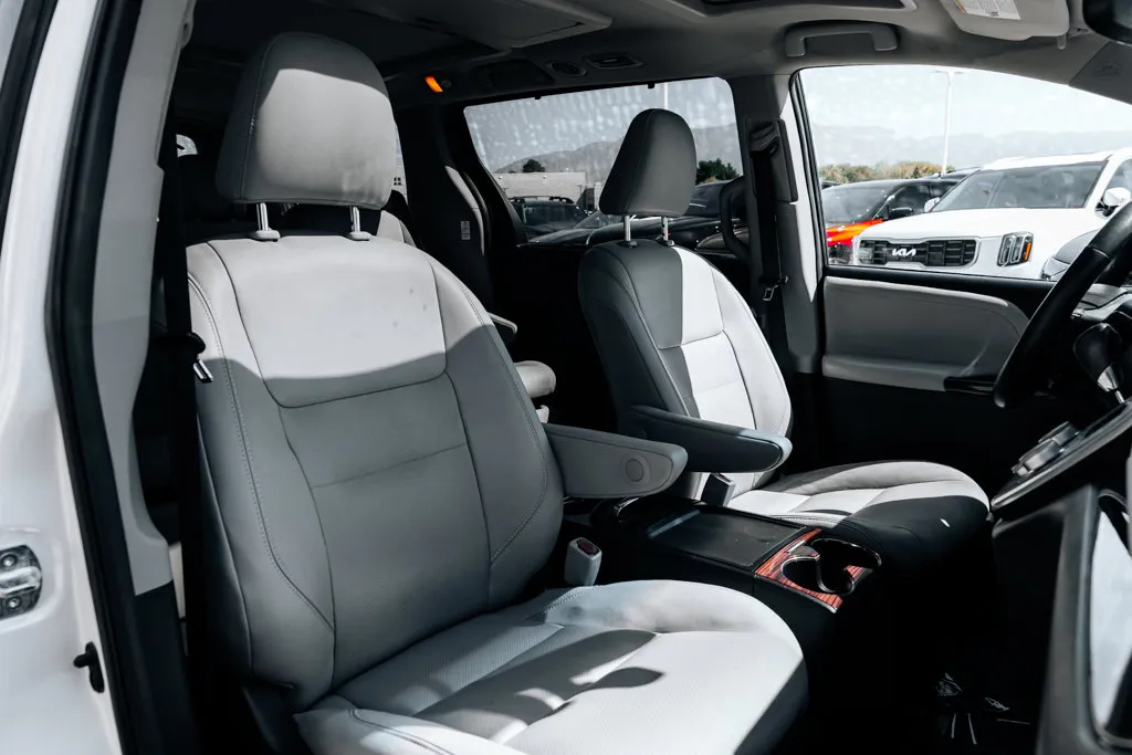 Toyota Sienna photo 56
