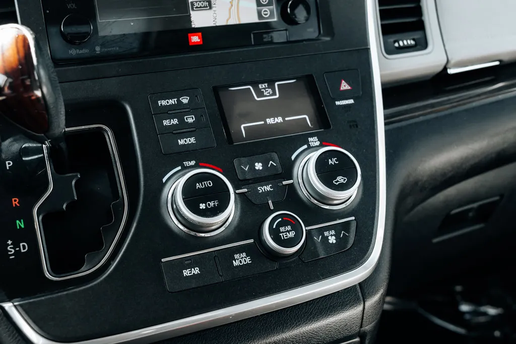 Toyota Sienna photo 32