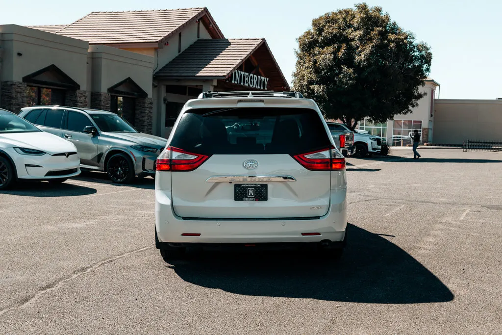 Toyota Sienna photo 6
