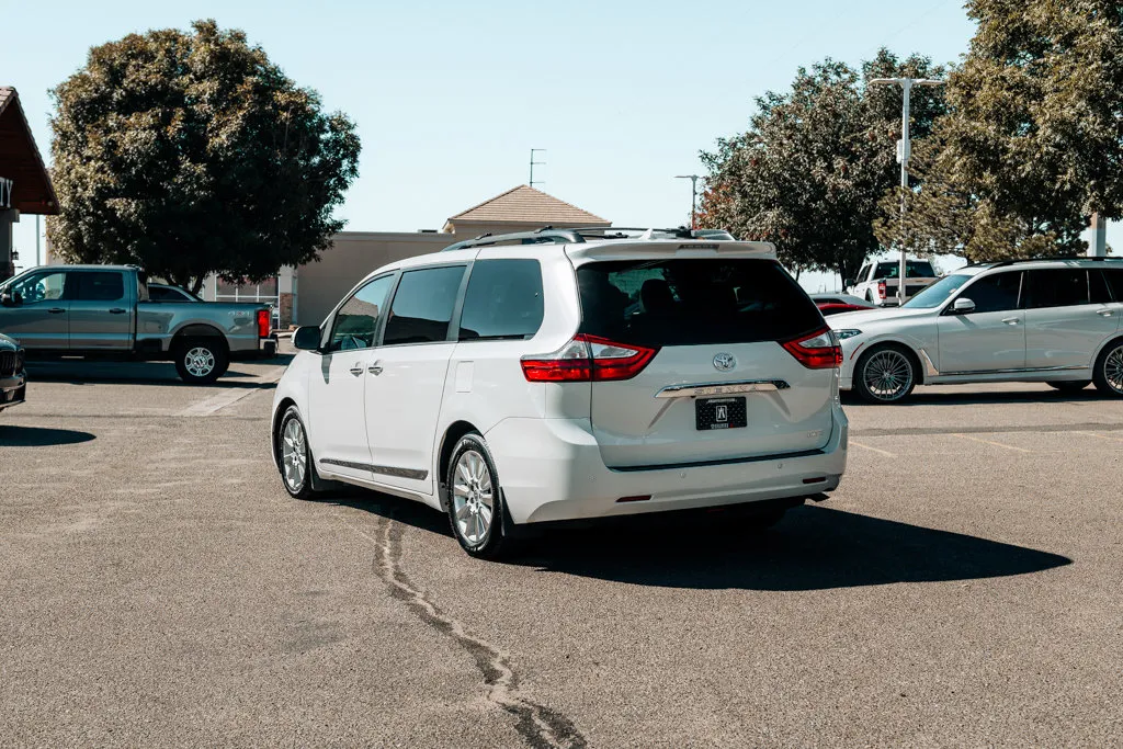 Toyota Sienna photo 5