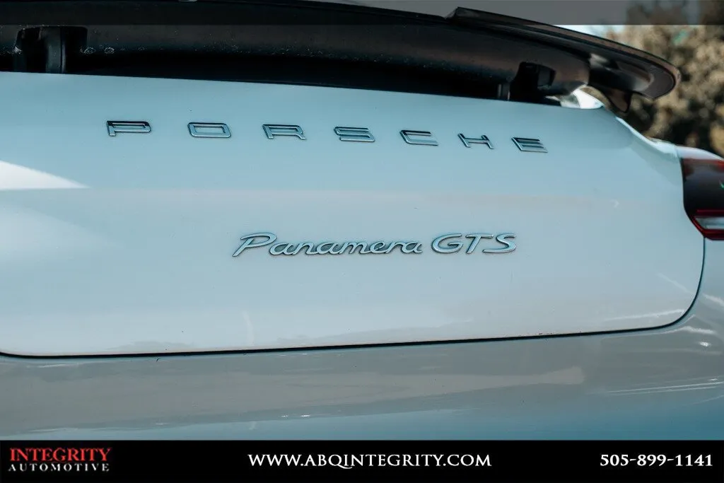 Porsche Panamera photo 16