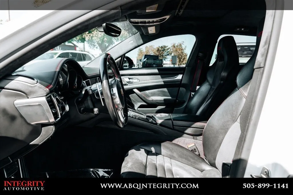 Porsche Panamera photo 19