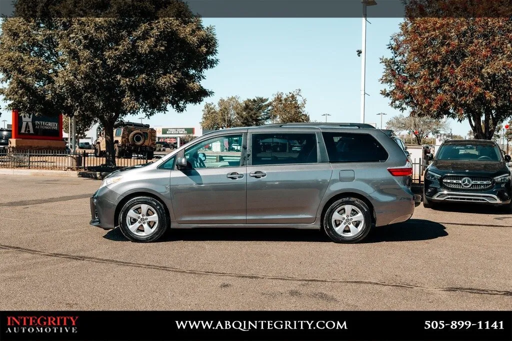 Toyota Sienna photo 4