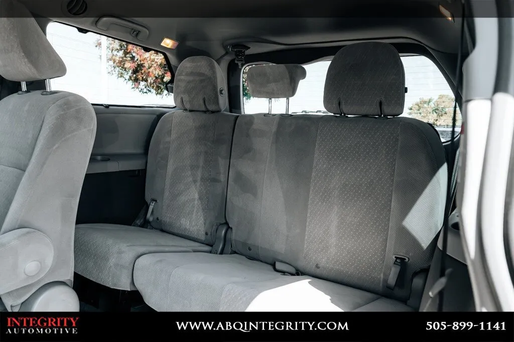 Toyota Sienna photo 37