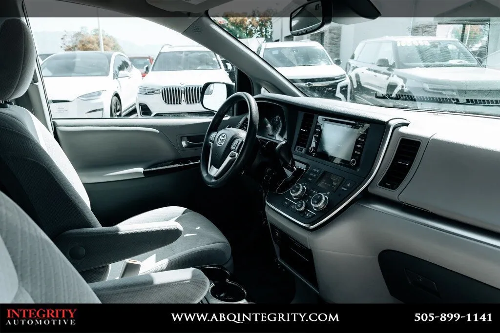 Toyota Sienna photo 47