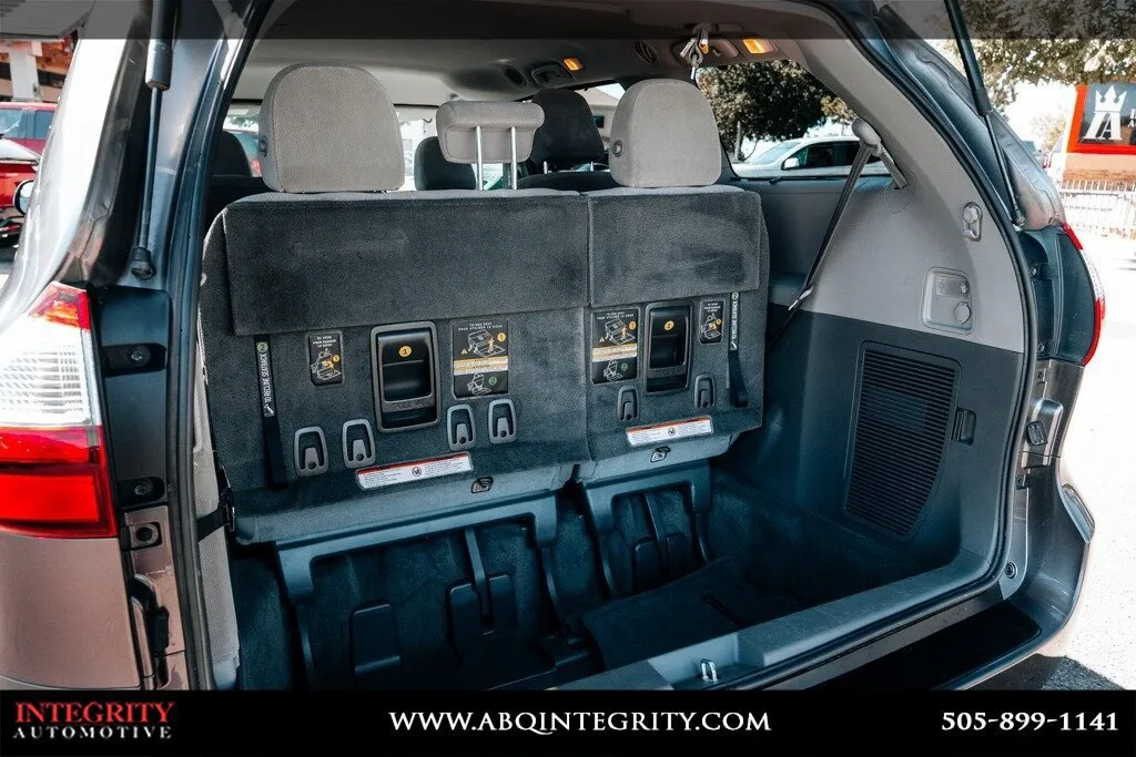 Toyota Sienna photo 39