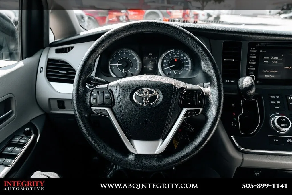Toyota Sienna photo 24