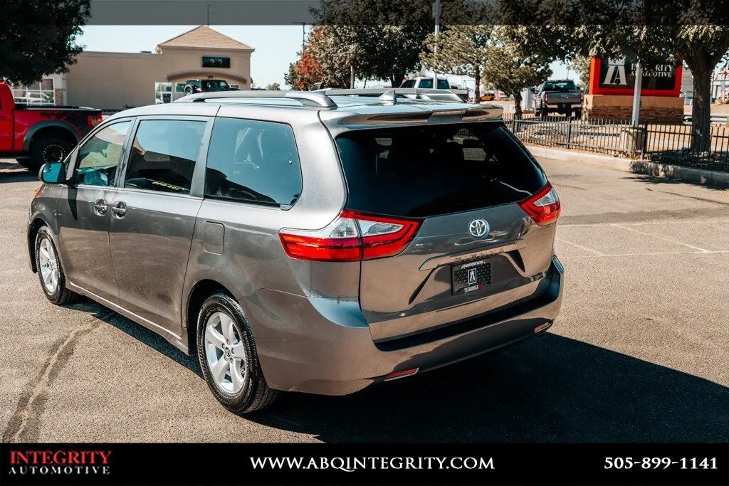 Toyota Sienna photo 15