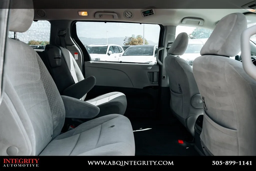 Toyota Sienna photo 44