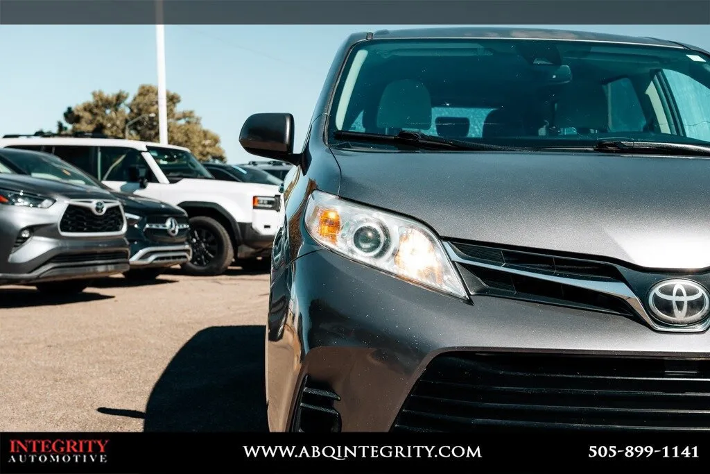 Toyota Sienna photo 9