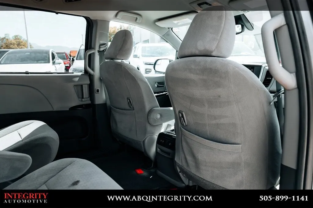 Toyota Sienna photo 45
