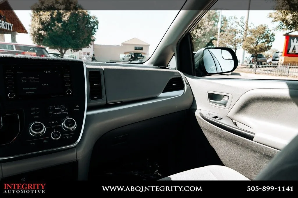 Toyota Sienna photo 22