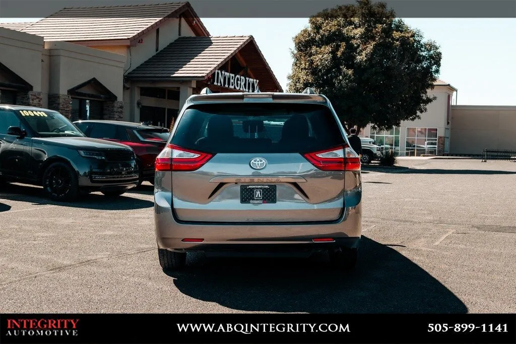 Toyota Sienna photo 6