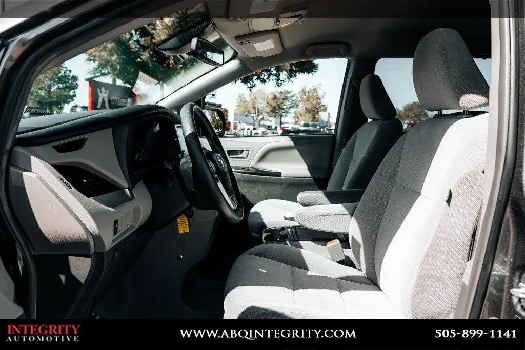 Toyota Sienna photo 17