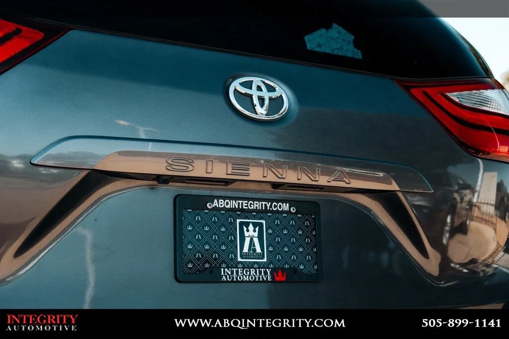 Toyota Sienna photo 14