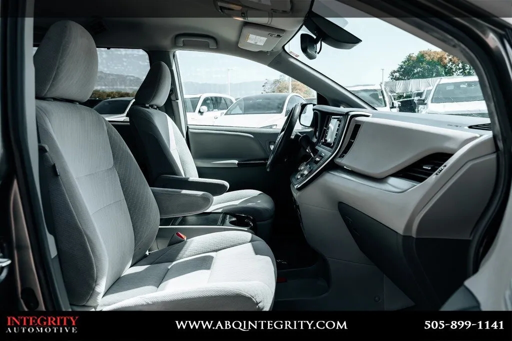 Toyota Sienna photo 48