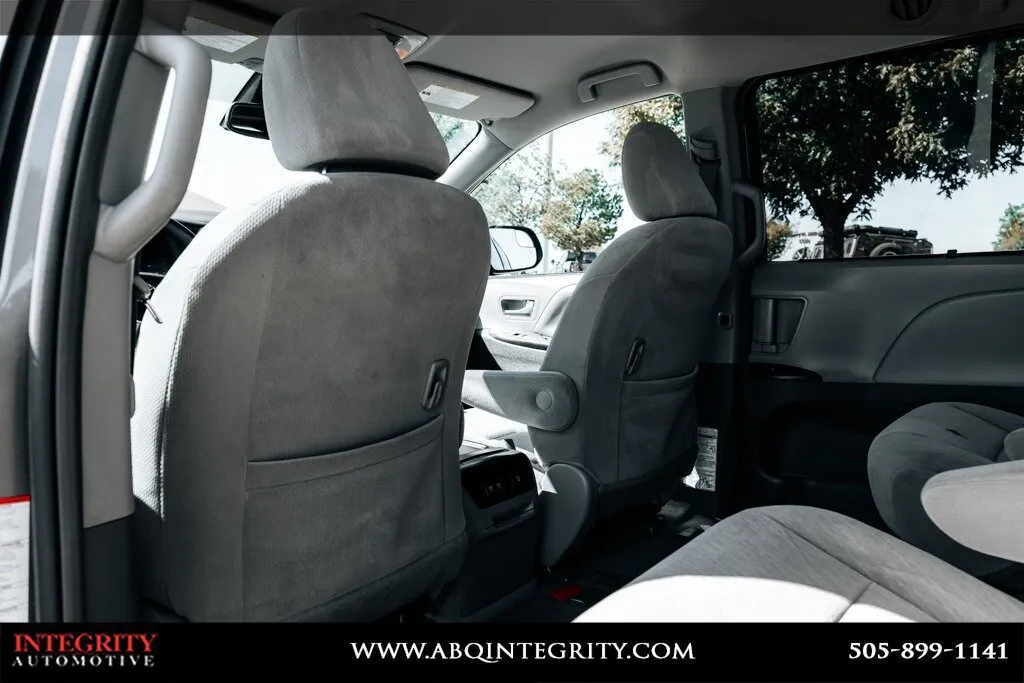 Toyota Sienna photo 34