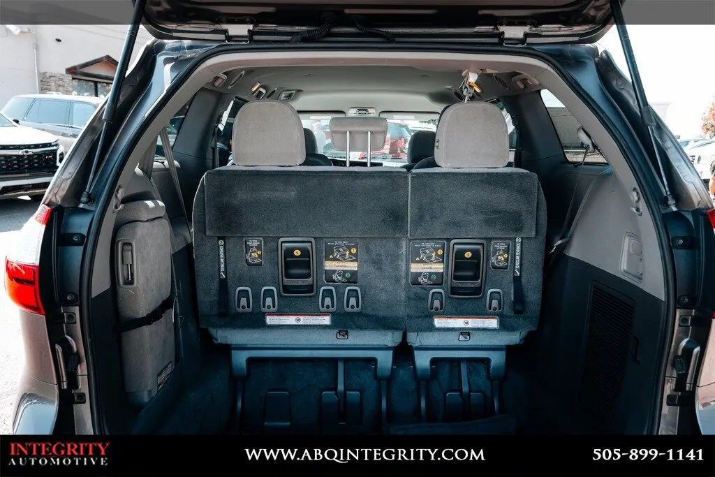 Toyota Sienna photo 40