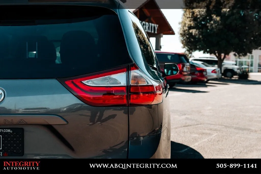 Toyota Sienna photo 13