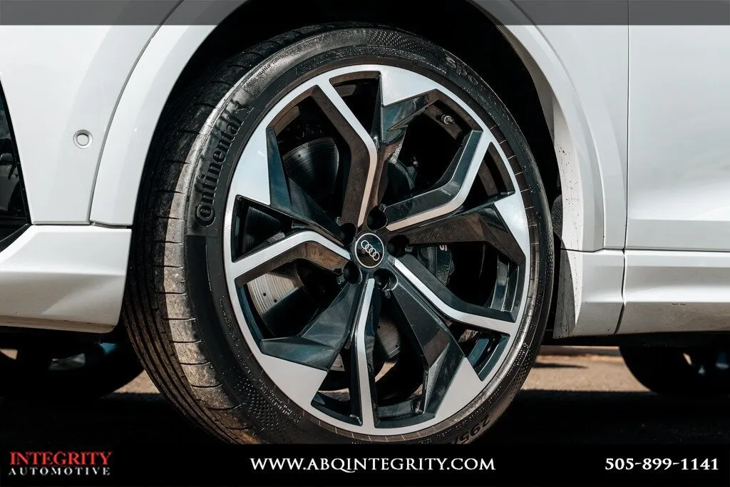 Audi RS Q8 photo 12