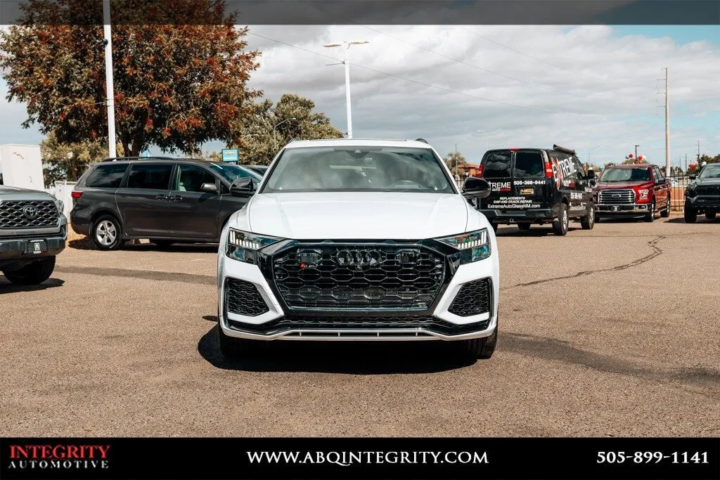 Audi RS Q8 photo 2