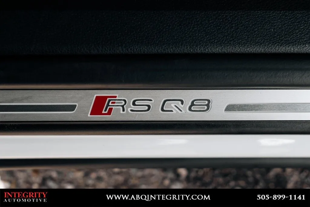 Audi RS Q8 photo 26