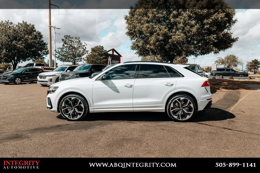 Audi RS Q8 photo 4