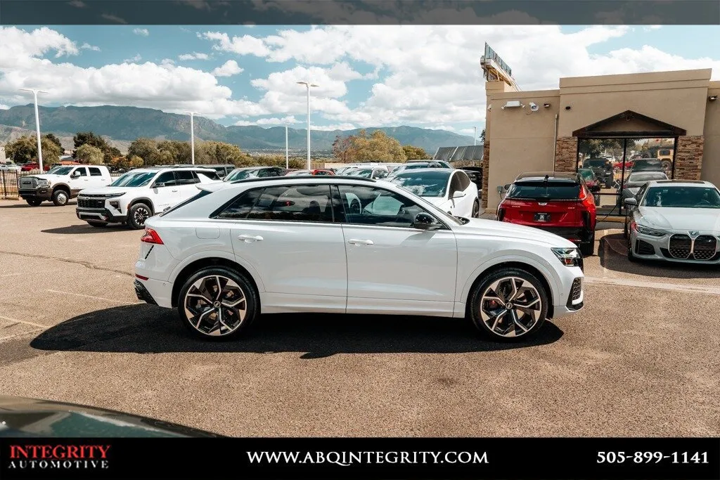 Audi RS Q8 photo 8
