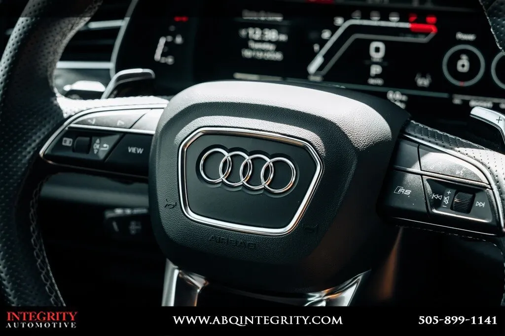 Audi RS Q8 photo 28