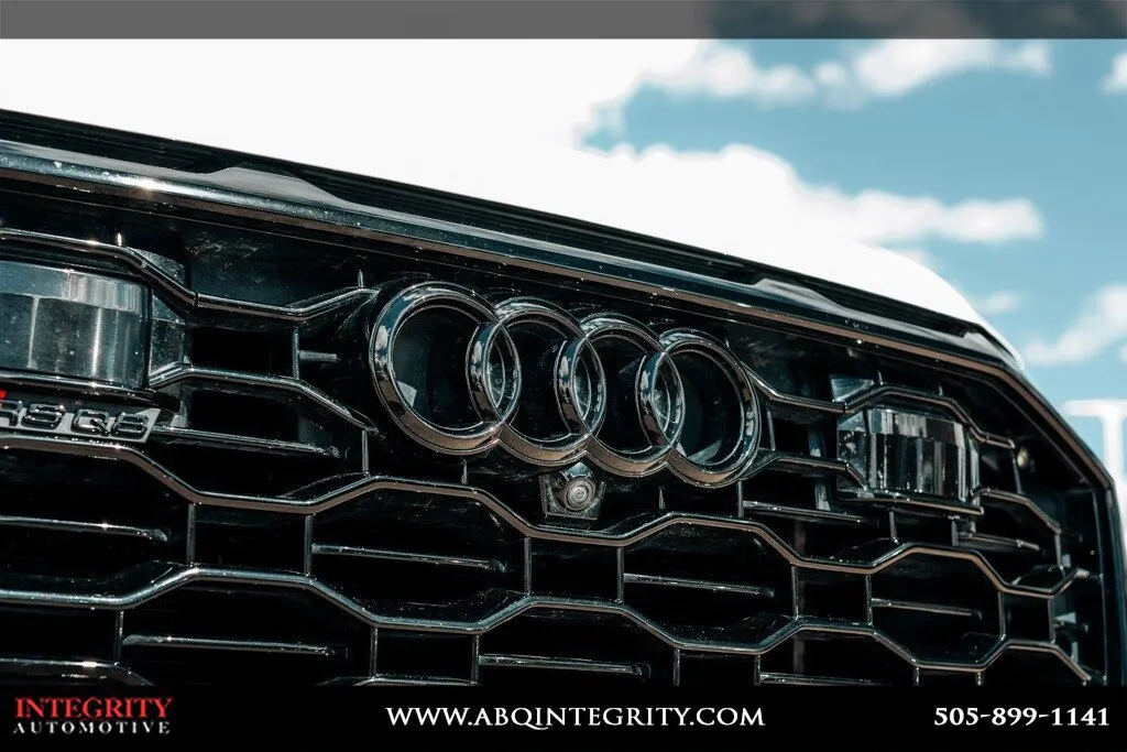 Audi RS Q8 photo 10