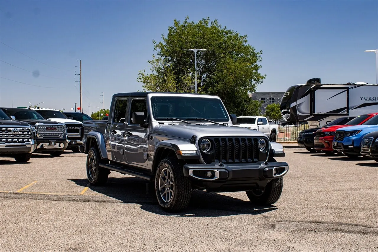 Silver 2020 Jeep Gladiator Overland for sale in Albuquerque, NM