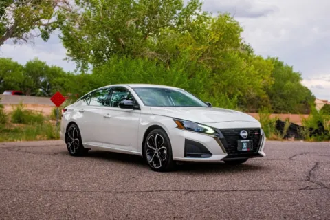 White 2023 Nissan Altima 2.5 SR for sale in Albuquerque, NM