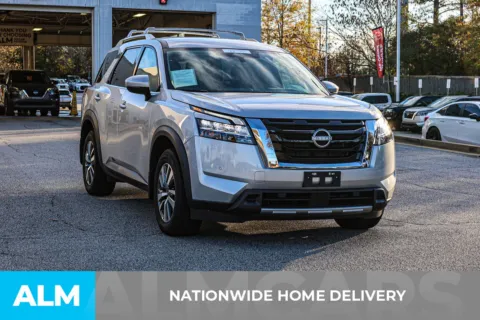 More photos of 2024 Nissan Pathfinder SL at ALM Nissan Newnan, GA