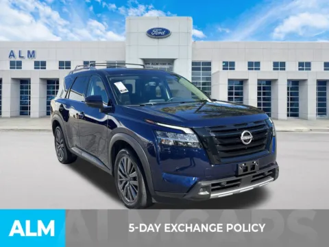 More photos of 2023 Nissan Pathfinder SL at ALM Nissan Newnan, GA