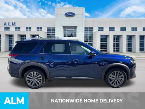More photos of 2023 Nissan Pathfinder SL at ALM Nissan Newnan, GA