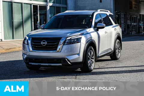 More photos of 2025 Nissan Pathfinder SL at ALM Nissan Newnan, GA