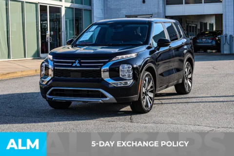 More photos of 2025 Mitsubishi Outlander SE at ALM Nissan Newnan, GA