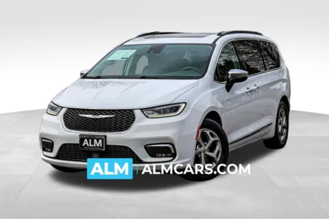 White 2023 Chrysler Pacifica Limited for sale in Newnan, GA