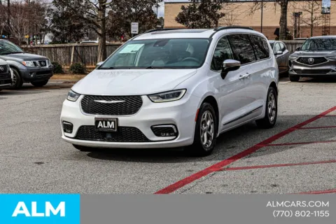 More photos of 2023 Chrysler Pacifica Limited at ALM Nissan Newnan, GA