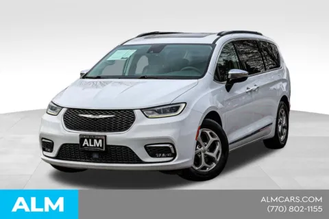 White 2023 Chrysler Pacifica Limited for sale in Newnan, GA